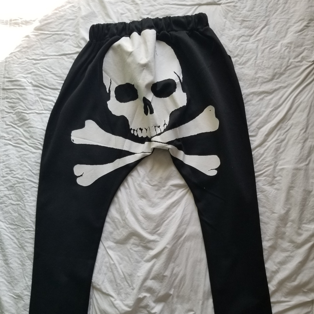 Skull sweats